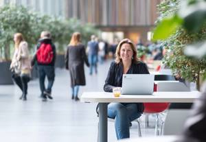 Oudere Vrouw Cyclusstoornissen AI