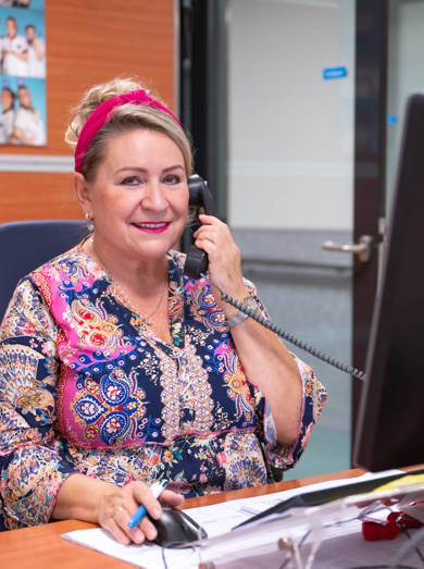 Med Secretaresse D. Van Tol 2