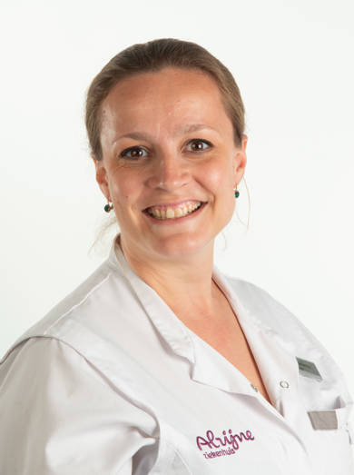 J.H.C. ( Juliet )Schuering (4 Van 4)